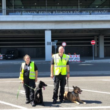FraSec-Hundestaffel bei Sicherheitsüberprüfung am BER im Einsatz